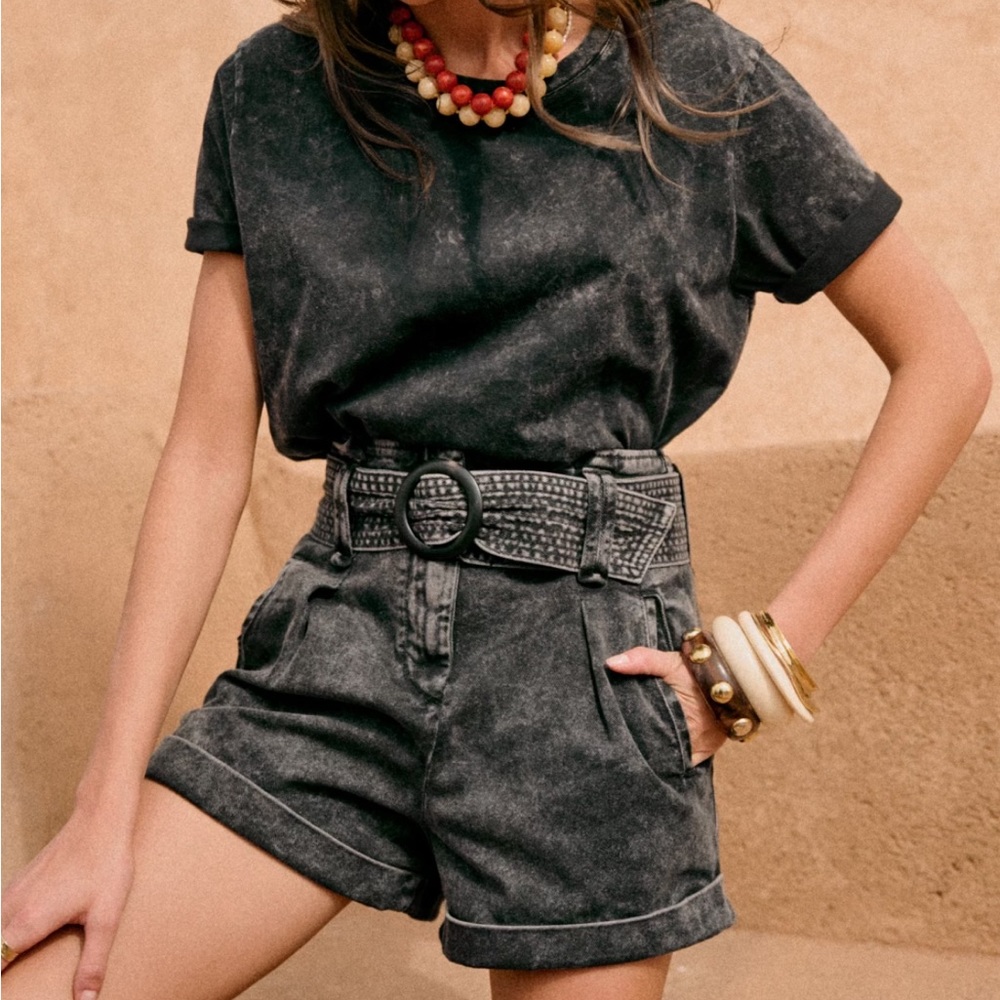 Sézane Rome shorts size 4 in washed black